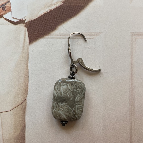 Variegated Grey/White Polished Stone Earrings - Picture 4 of 8